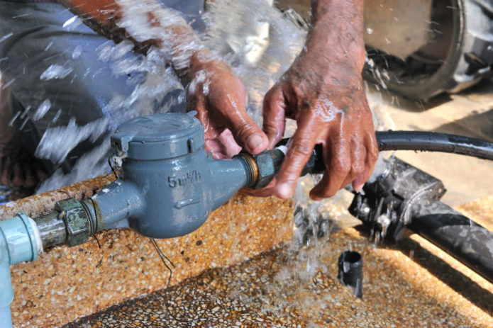 Detectar fugas de agua sin romper. Reparar tubería sin obras